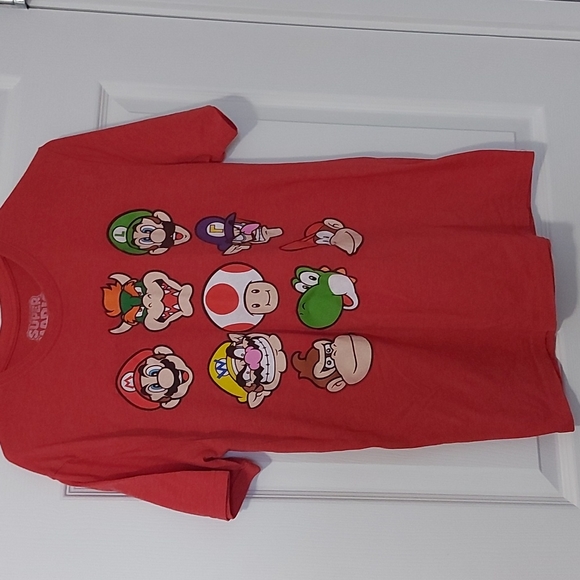 Super Mario tshirt. Size small - Picture 1 of 3